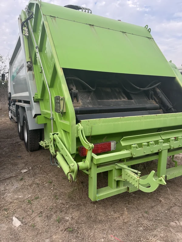 Garbage Collection Trucks — equipment reference view 6