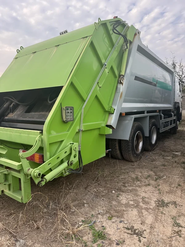 Garbage Collection Trucks — equipment reference view 7