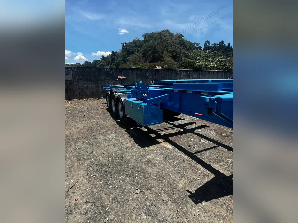 Container chassis trailer, frame and rear axle view